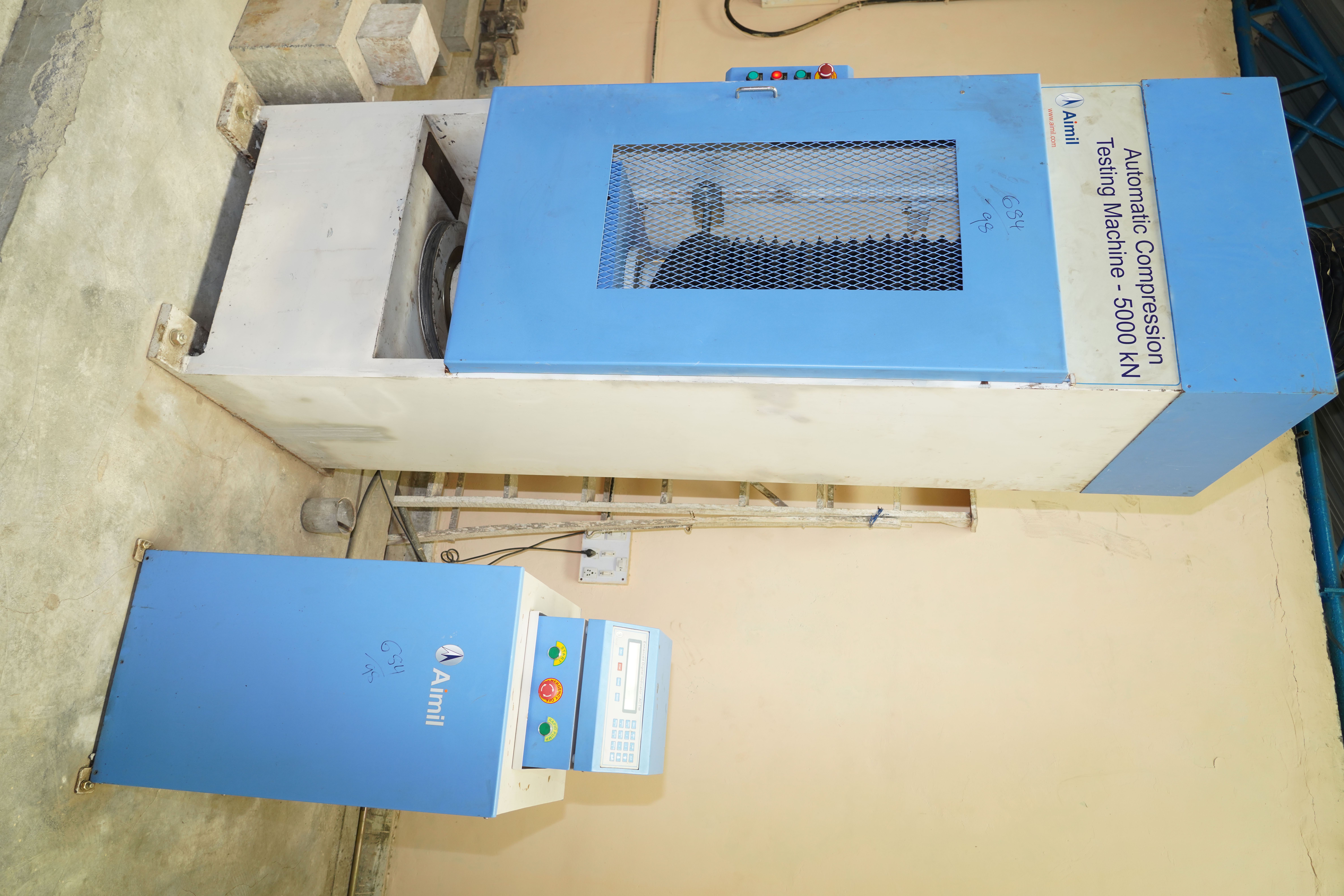                                                                               30 Ton Servo Controlled Flexural Testing Machine
                                                                               